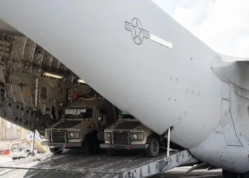 VIDEO/ Lufta me Hamas: Mbërrin në Izrael një aeroplan i ngarkuar me autoblinda nga SHBA