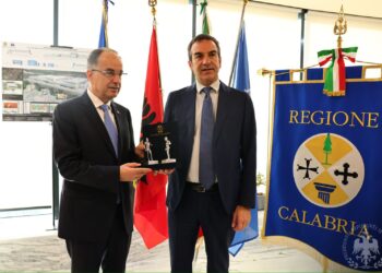 Begaj takohet me Presidentin Rajonal të Kalabrisë: Po shohim mundësi për intensifikim të bashkëpunimit ekonomik