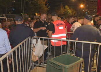 Dy të arrestuar në Tiranë, shitën nga 400 euro 60 bileta false për ndeshjen Shqipëri-Çeki