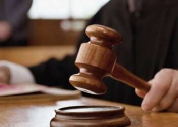 30 ditë paraburgim për të miturin në Pejë, dyshohet se planifikoi vrasjen e shokëve të klasës
