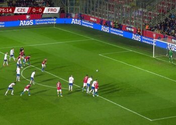 VIDEO/ Çekia fiton falë një penalltie ndaj Ishujve Faroe, ngjitet në vendin e dytë