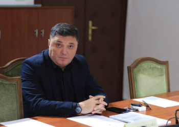 Rezoluta për sulmet në Veri, deputeti i PD: Për turp! Shqipëria duhet të buçiste për Kosovën, Rithemelimi e PS paskan rënë dakord të…!