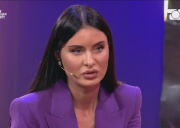 Mesazhi i modeles Fjoralba Dizdari: Në politikë jam ndjerë e paragjykuar. Të ndalojnë së bëri pis çdo gjë që prekin
