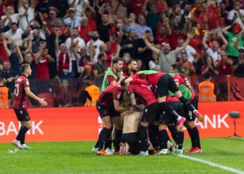 Finalja e shumëpritur/ Formacioni zyrtar, Sylvinho zgjedh 11 lojtarët kuqezinj kundër Çekisë