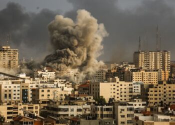 Dy shqiptarë me fëmijë të vegjël në Gaza, ambasadorja: Dalja e tyre mund të bëhet vetëm nga…