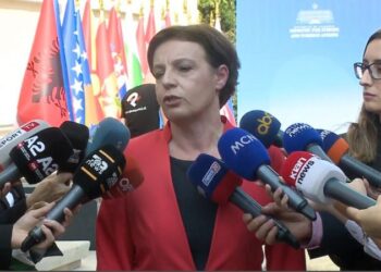 Gërvalla: Ndëshkim për Serbinë, më pas dialog. Të ‘ngrijë’ statusi i vendit kandidat për në BE. Sillet si një mini Rusi