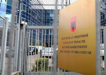 Emrat/ Rryshfet për leje ndërtimi, GJKKO burgos katër zyrtarët e bashkisë: Ja sa vite…!