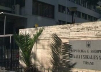 Falsifikuan biletat e ndeshjes Shqipëri-Çeki, lihen të lirë 2 të arrestuarit