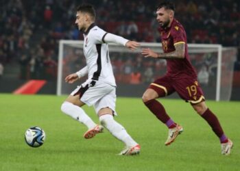 VIDEO/ Bie rezistenca bullgare, Shqipëria në avantazh pas shumë tentativash. Laçi shënon nga afër, mbyllet pjesa e parë