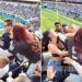 VIDEO/ Grushte e shkelma në tribuna, dy femra godasin njëra-tjetrën, pasohen dhe nga grushtet e dy burrave!