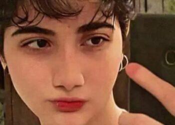 Tentoi të futej në metro/ U dhunua nga policia për shkeljen e ligjit të hixhabit, adoleshentja iraniane pëson vdekje klinike