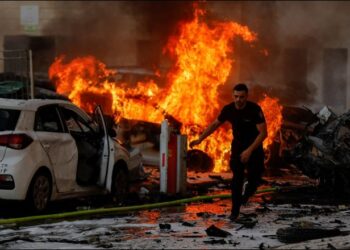 Pas sulmit masiv të Hamasit, Izraeli në ‘luftë! Rritet bilanci: 40 të vrarë, 740 të plagosur! Jeruzalemi kundërpërgjigjet me sulm ajror! 161 viktima, 930 të plagosur