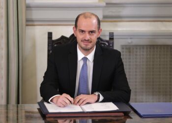 Zv.ministri i Jashtëm grek mesazh nga Këlcyra: Me Belerin të veprohet si me marrëveshjen për eshtrat