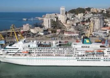 “Amadea” viziton Durrësin, kroçera sjell 700 turistë nga vende të ndryshme