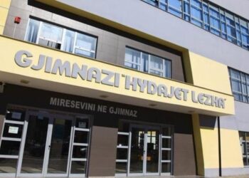 Vendimi/ Goditi me karrige mësuesen, gjykata cakton masën e sigurisë “arrest në shtëpi” për adoleshentin