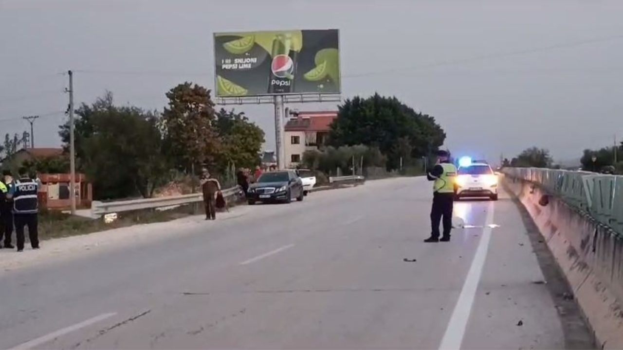 Po kalonte trafikndarësen, furgoni përplas për vdekje 60-vjeçaren në Lushnje