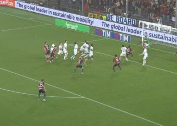 Milan merr kryesimin e Serie A, kuqezinjtë mposhtin në transfertë Genoan