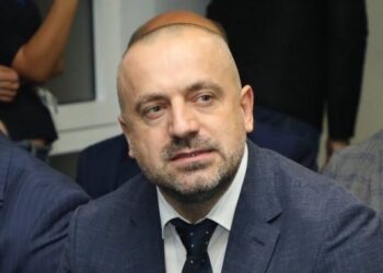Gjykata e Beogradit lë të lirë Radojçiçin! I ndalohet hyrja në Kosovë dhe largimi nga Serbia