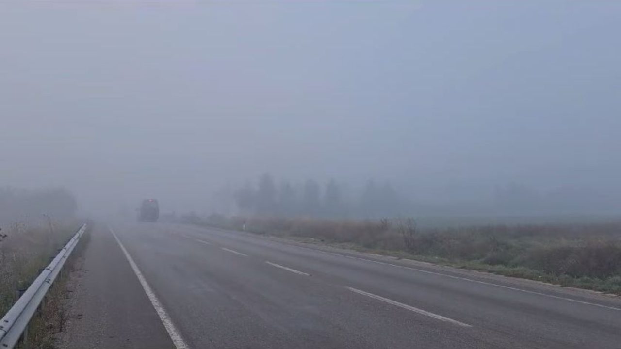 Mjegull e dendur në aksin Maliq-Pogradec, vështirësi në qarkullimin e mjeteve