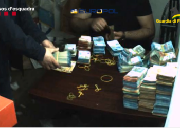 “Çmontohet” banda në Spanjë e Itali. Kapen 350 kg kanabis, prangosen 36 shqiptarë