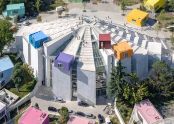 “Designboom”: Piramida e Tiranës, monumenti i saporinovuar i Shqipërisë