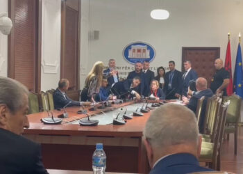 Kaosi në Kuvend, Komisioni i Etikës përjashton 6 deputetë të PD-së