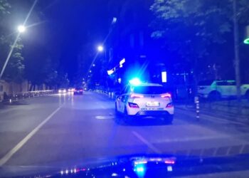 Tiranë, 21-vjeçari dhunohet me sende të forta dhe përfundon në spital