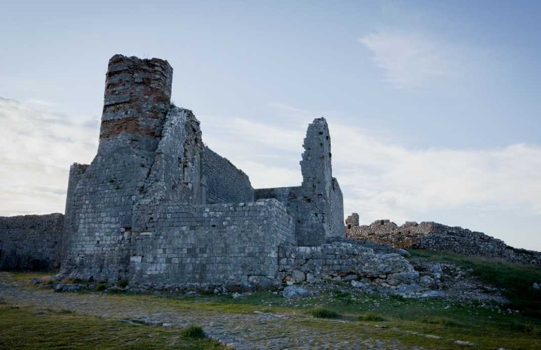 Emri/ Tragjike: Bie nga Kalaja e Rozafës, humb jetën turisti slloven