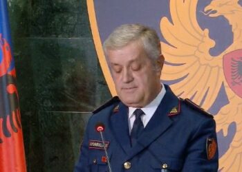 Emrat/ Pjesë e rrjetit të trafikut të drogës, policia: Pas hekurave shefi i komisariatit të Laçit, ja tre personat e shpallur në kërkim