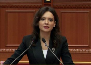 Selam Sali! Je delenxhi, jo tradhtar! Do më shumë partinë se atdheun, Nokën para Flamurit