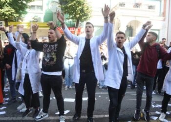 Opozita mbështet studentët e mjekësisë, kërkesë Kushtetueses për pezullimin dhe shfuqizimin e ligjit për diplomat