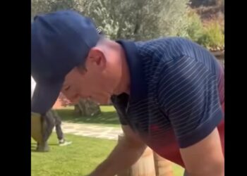 Emri/ Deputeti i Kuvendit të Shqipërisë punon si kamerier në restorantin e tij(VIDEO)