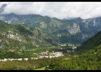 Emri/ Tragjike në Theth: Turistja gjermane bie në greminë dhe vdes! Po eksploronte zonën bashkë me disa të tjerë