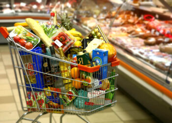 Bien çmimet në Europë, Shqipëria nuk ‘tundet’: Me pagë më të ulët, ushqimet i blejmë thuajse sa Italia