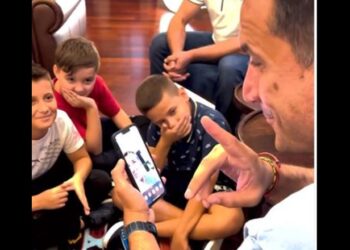 VIDEO/ Veliaj telefonon live Luiz Ejllin, këngëtari u premton nxënësve se do t’u shkojë te shkolla e re