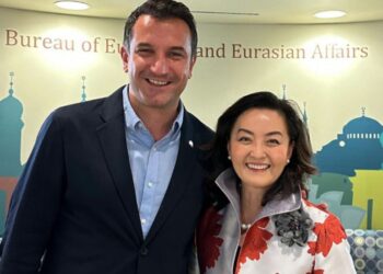 Veliaj me ish-ambasadoren Kim: I lumtur që u takova me avokaten e palodhur të Shqipërisë