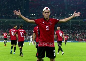 Me plis për në Berlin, “Shqiponjat shkatërrojnë 3-0 Çekinë