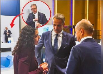 FOTO-LAJM/ Samiti në Spanjë, Vuçiç i ‘vetmuar’: Shikon nga larg bisedën e Osmanit me Scholz e Micotakis