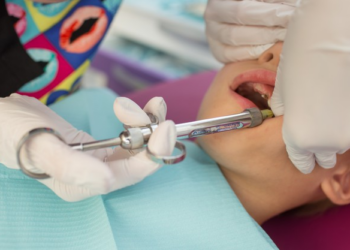 E rëndë në Tiranë, 3-vjeçari humb jetën pas vizitës tek dentisti, prindërit fajësojnë klinikën