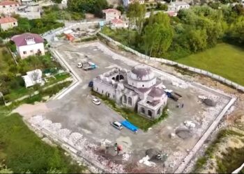 VIDEO/ Rama ndan pamjet: Xhamia e Plumbit, ndër 50 më të bukurat e botës