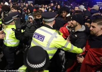 VIDEO+ FOTO/ Shqiptarët pushtojnë Londrën për Festën e Pavarësisë me makina luksoze dhe flamuj kuqezi