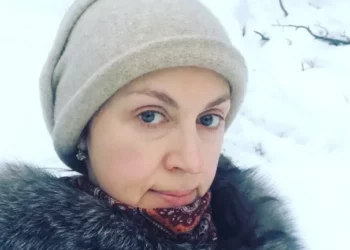 Video nga momenti/ Jepte shfaqje për ushtarët, aktorja ruse vritet nga sulmi ukrainas