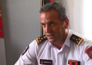 Kreu i Shërbimit Zjarrfikës në Tiranë: Të gjitha skuadrat e emergjencës në gatishmëri të plotë