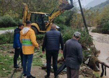 Strukturat e emergjencës në aksion për zhbllokimin e rrugëve dhe rilidhjen e energjisë