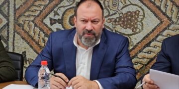 Marrin 1% të GDP, bashkitë kërkojnë më shumë fonde. Mazniku premton rritjen e transfertës