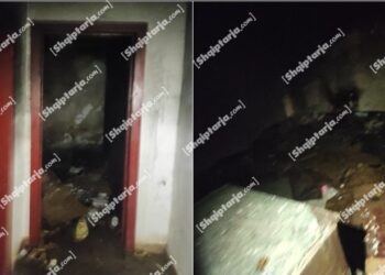 Dy të pastrehë i vënë flakën banesës në Përmet