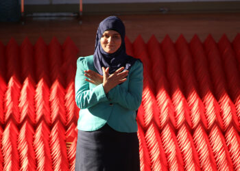 Guiness/ Kosovarja synon rekord të ri me flamurin gjigant kuqezi në origami!