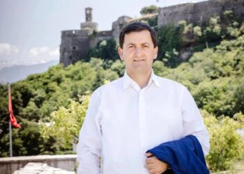 Ndërron jetë vajza 24-vjeçare e Vangjel Tavos, ish-deputeti jep lajmin e trishtë
