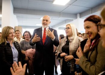 Rama: Nga buxheti i vitit të ardhshëm do rriten pagat për 30 mijë mësues