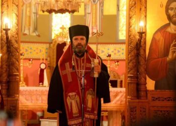 Kremtohet mesha për flamurin/ Korça ruan traditën, mesha u mbajt për herë të parë në 1923. Mesazhi i mitropolitit Pelushi